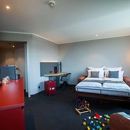 Hotel Atlantic Airport 4*